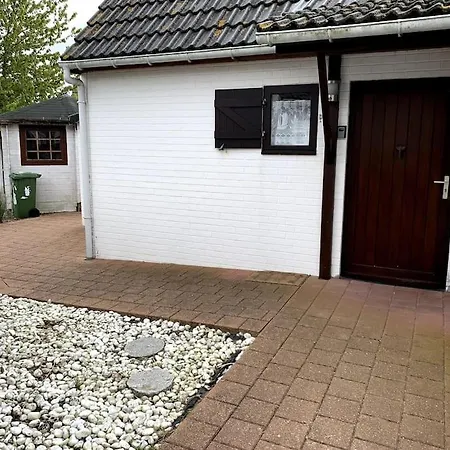 Holiday home Nwd108 Ruim Vakantiehuisje In - 6 Pers - Ruime Tuin En Parking Nieuwpoort